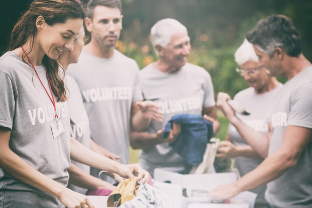 shutterstock_470072063-volunteers-charity-giving-back